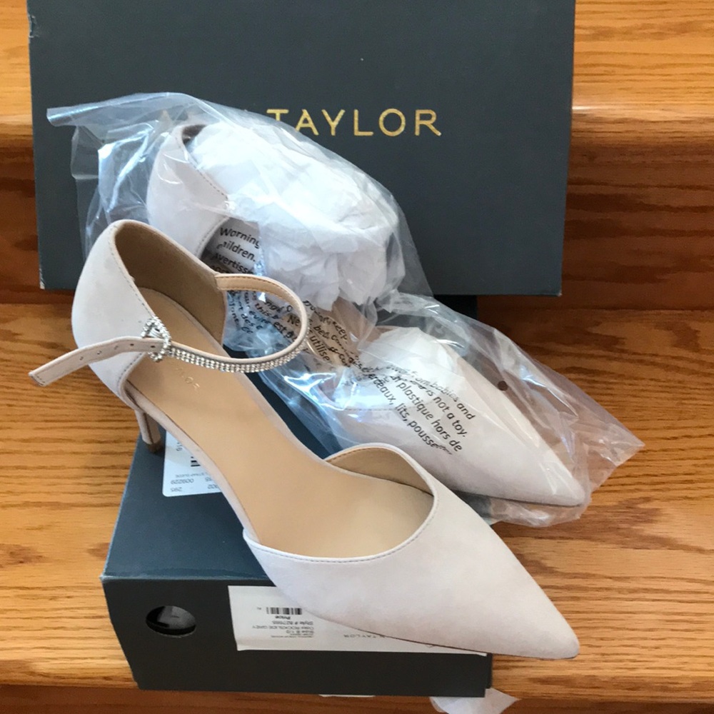 Elegant Light Grey genuine Suede Ann Taylor Heels - size 8.5 color Rockside Grey